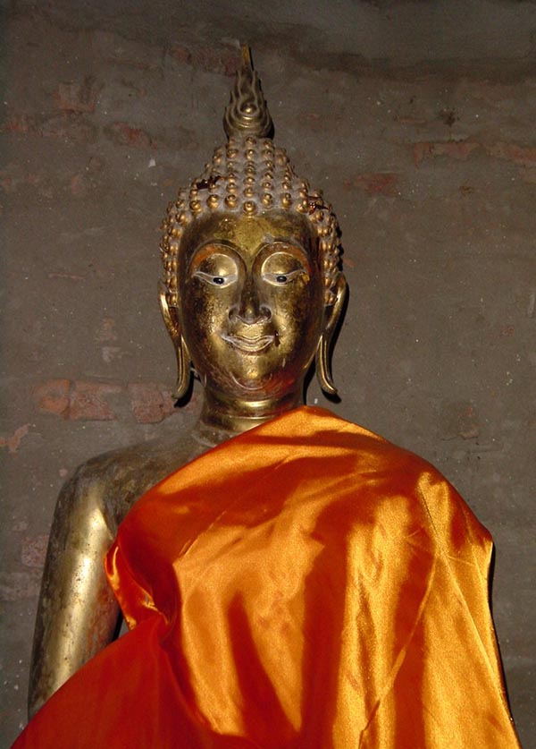 大仏塔の中の愛嬌のある仏像