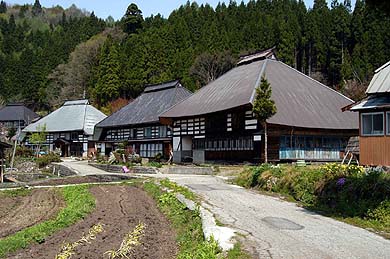 青鬼の大型民家