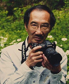 E-1 を持つ海野和男氏