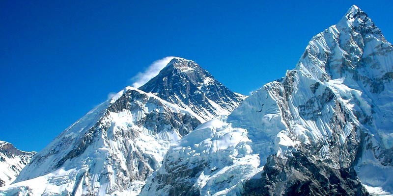 世界最高峰エベレストの勇姿【ネパール・カラパタール（5545m）より臨む】