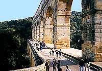 ポンデュガール（ローマの水道橋）
