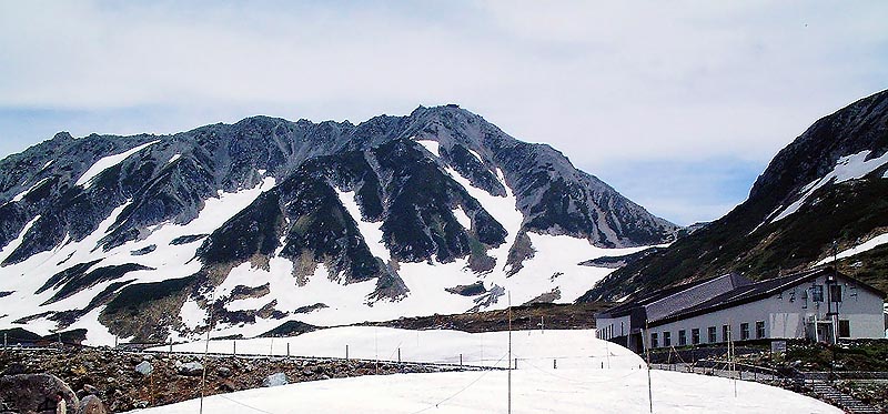 室堂より立山を望む