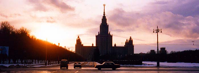 モスクワ大学の夕陽（ロシア）