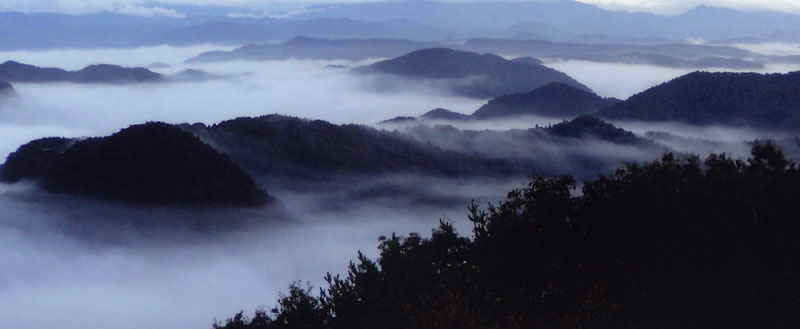 水墨画の世界 - 東端後山を望む - (大山展望台)