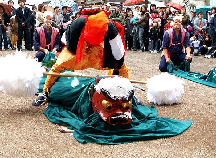 無形文化財「てんてん」/三重県松坂市・粥見神社 撮影:市川 清 2008.03.30