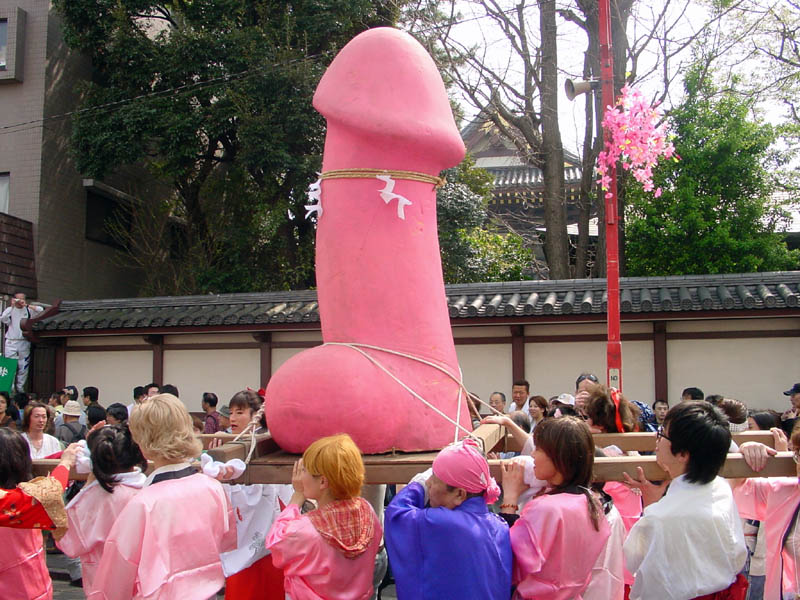 「かなまらまつり」のエリザベス神輿/金山神社　2007.4.2.