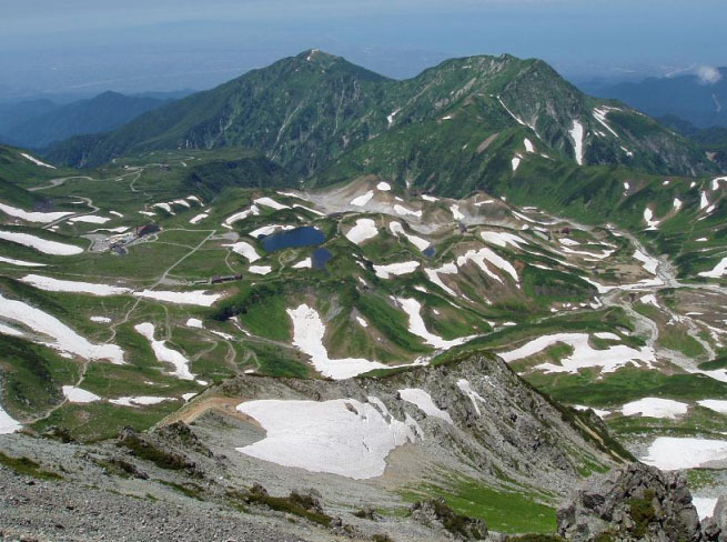 雄山3003mから望む室堂平