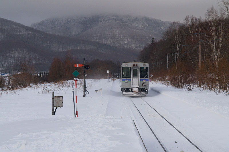 幾寅(幌舞)駅を出発した列車