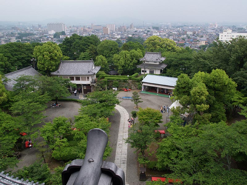 緑の城内