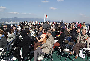 船旅を楽しむ招待客