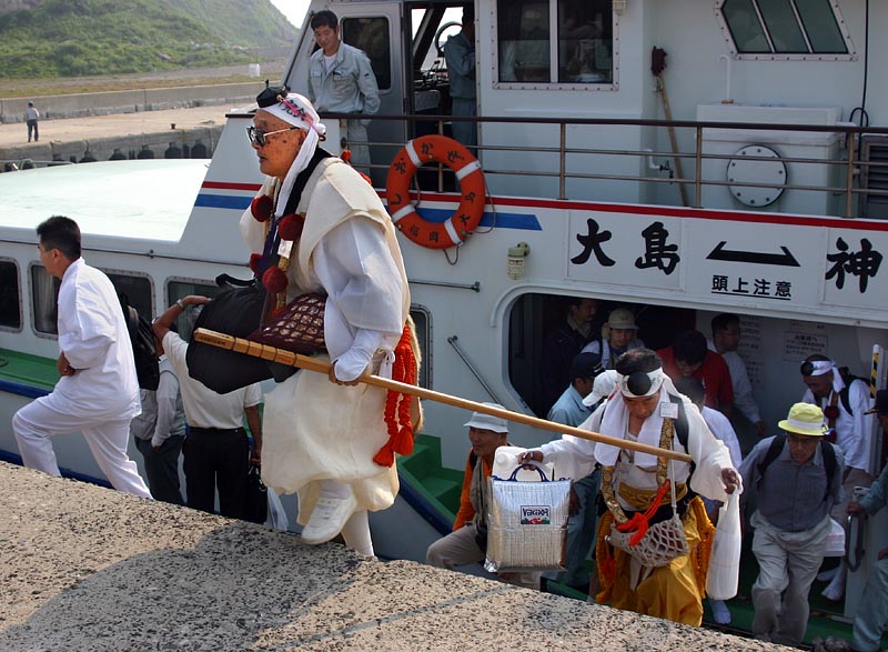 沖ノ島に上陸