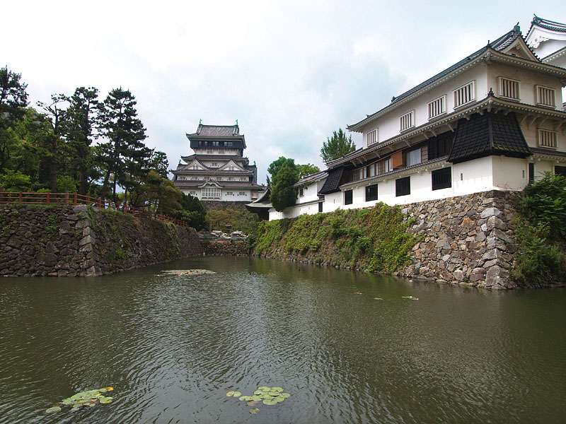 お濠と天守閣