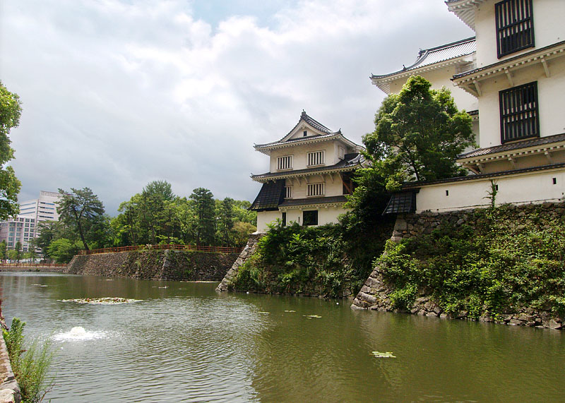 満々と水を湛える外濠
