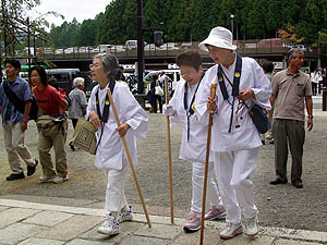 奥の院