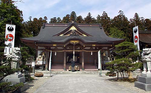 拝 殿