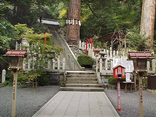 由岐神社境内