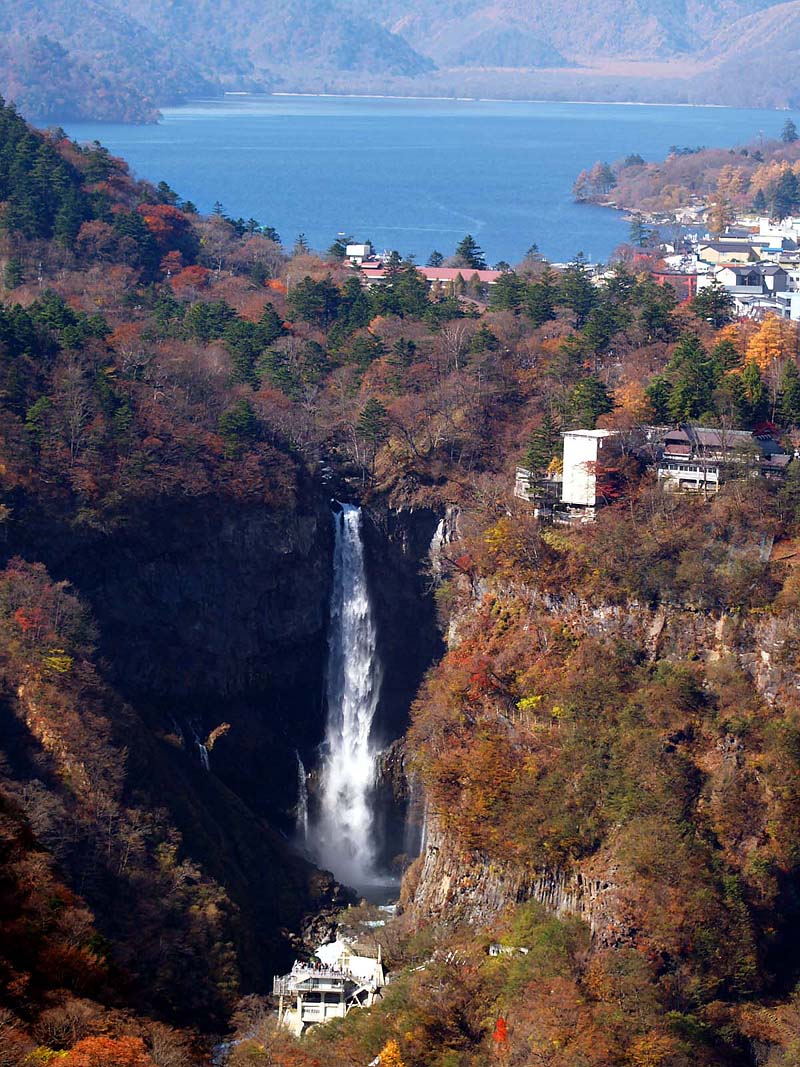 華厳滝と観瀑台