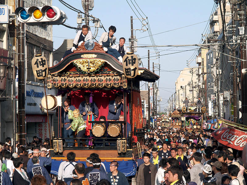 仲町を先頭に山車と人で埋まる青梅街道/青梅大祭2 平成17年(2005)5月