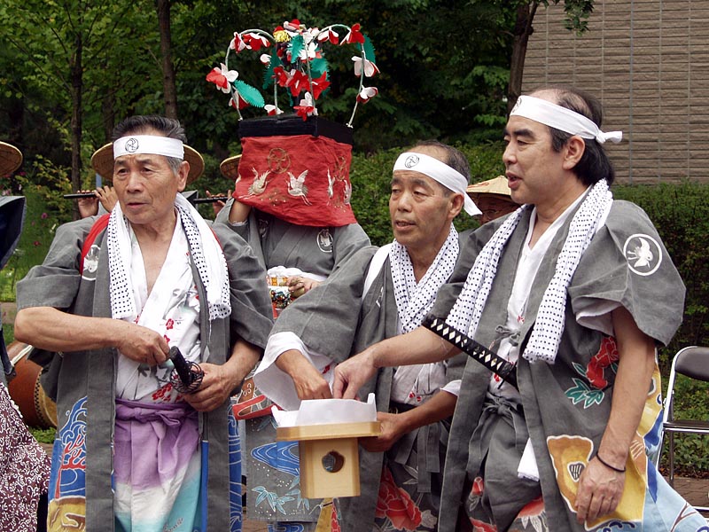 太刀遣いによる清めの塩まき