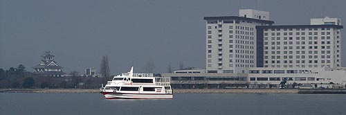 長浜城と琵琶湖