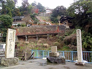 斜面に建つ伽藍