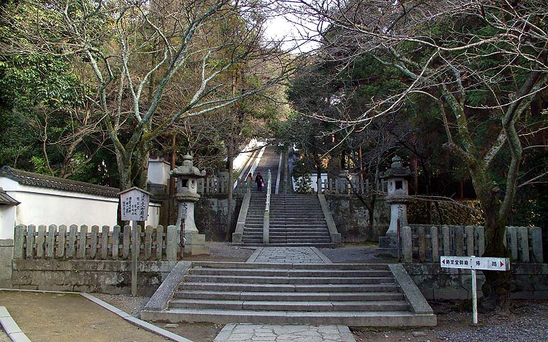 勢至堂への階段