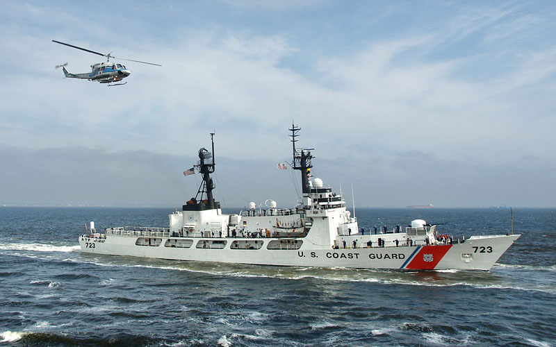 米国沿岸警備隊(USCG)第14管区(ハワイ)から参加した巡視船RUSHの登舷礼