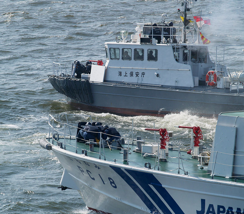 追跡する巡視船艇