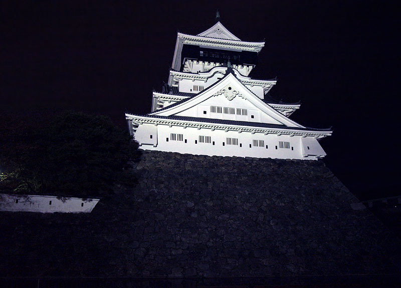 威風堂々・夜の小倉城 