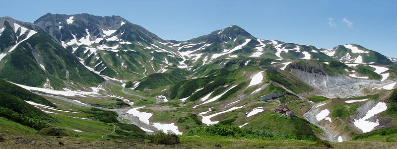 雪渓の立山連峰