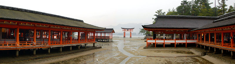 干潮時の厳島神社回廊