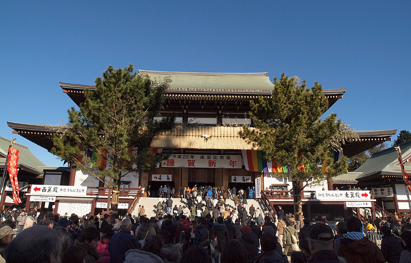 威風堂々たる大本堂 10:15