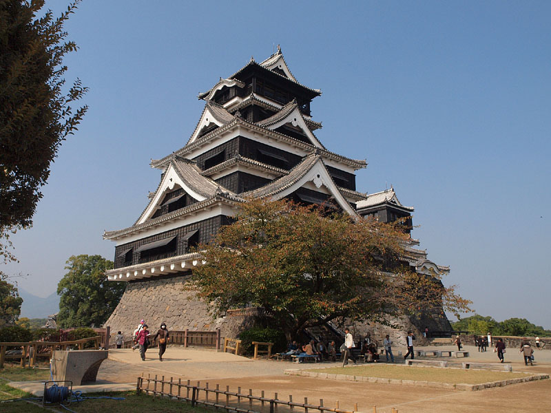 南東方から見た熊本城天守閣