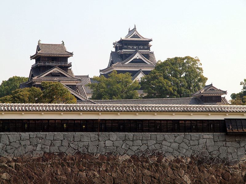 二の丸広場から見た宇土櫓と大天守(西面)
