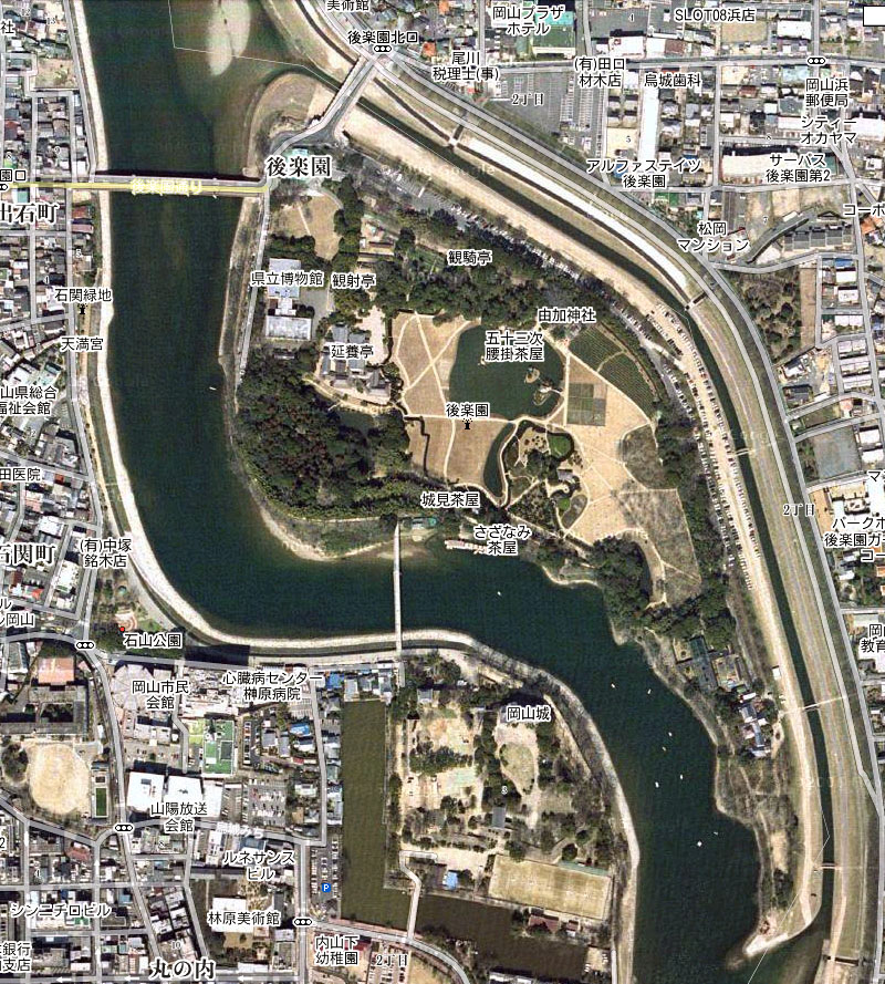 岡山城と後楽園の衛星写真
