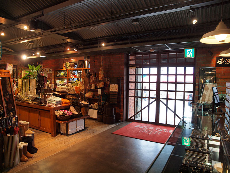 赤レンガ倉庫の洒落たテナント店
