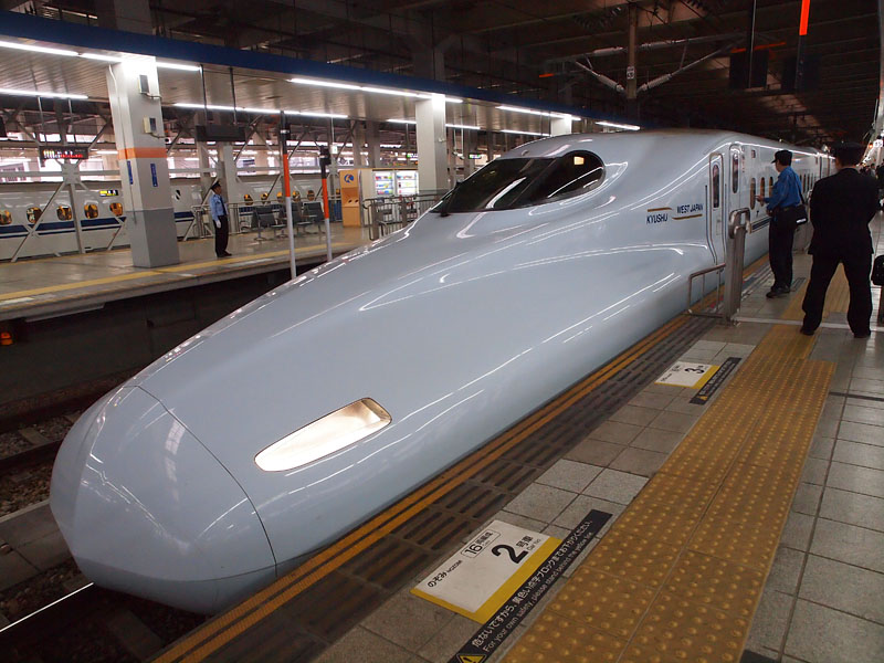 「つばめ」「さくら」「みずほ」に使用されるN700系7000番台新型車両 / 九州新幹線(博多駅) 2011.9.28 08:20