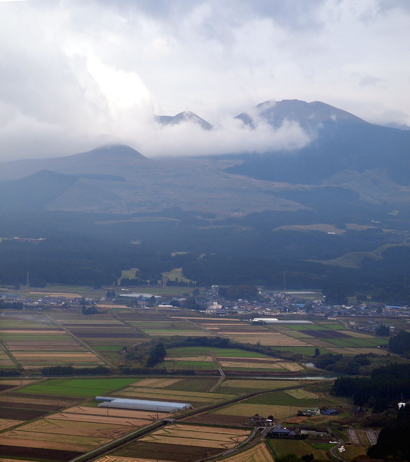 ダイナミックな阿蘇の湧き雲 14:31