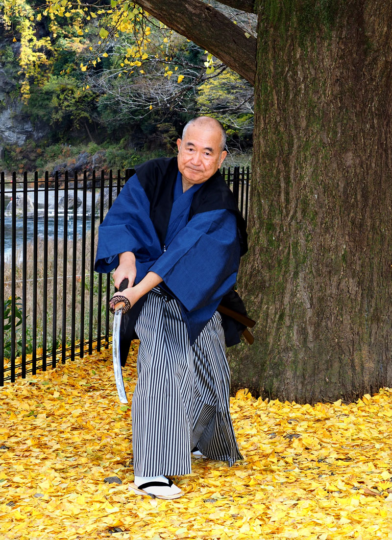 太刀を打ち込む和田爺