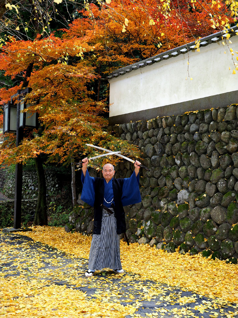 宮本武蔵の気分で両刀上段の構え