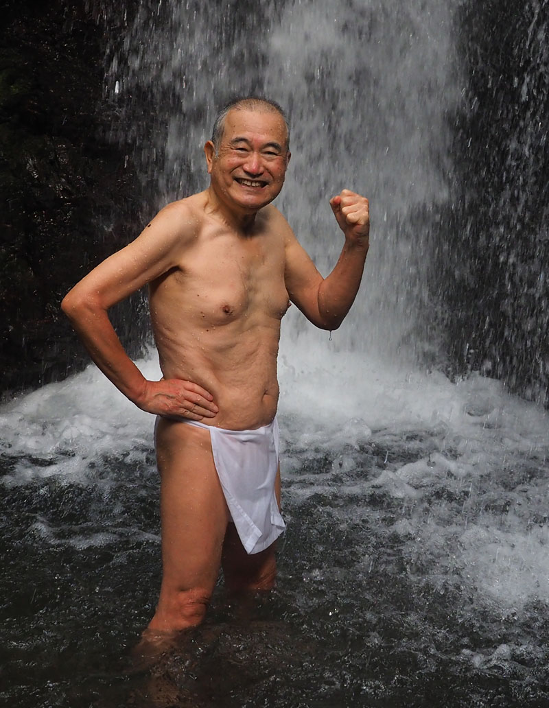 笑顔のガッツポーズ