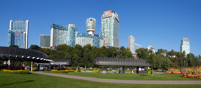 ナイアガラ公園を取り囲むホテル群