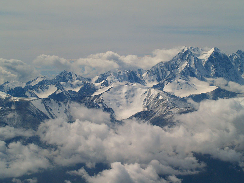 ANA機より見た天山山脈（最高峰 5,445m）の勇姿