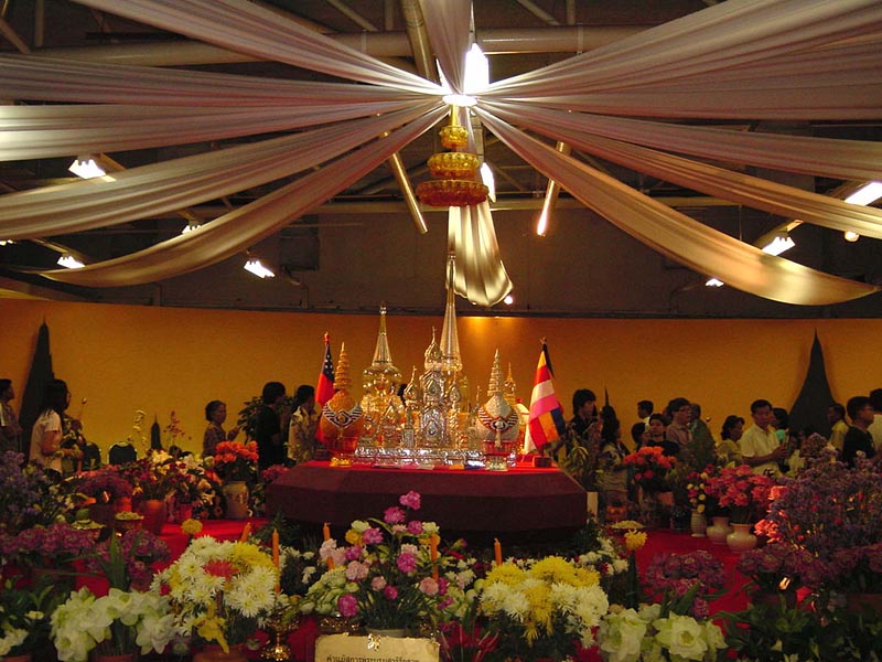 仏舎利会場