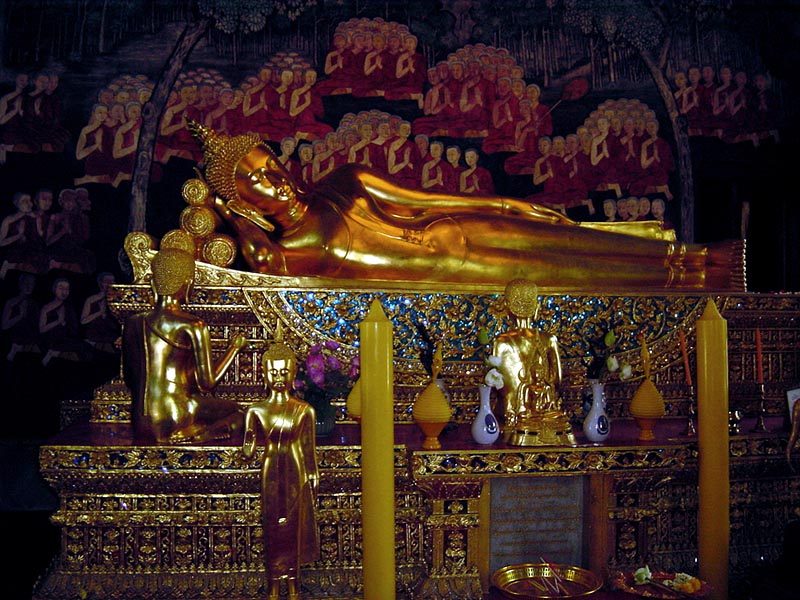 黄金の涅槃仏