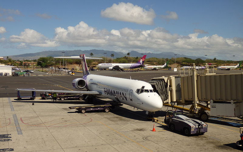 国内線ターミナルからハワイアン航空HA208便に搭乗 　10:40