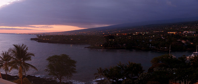 ハワイ島コナの夜景　19:28