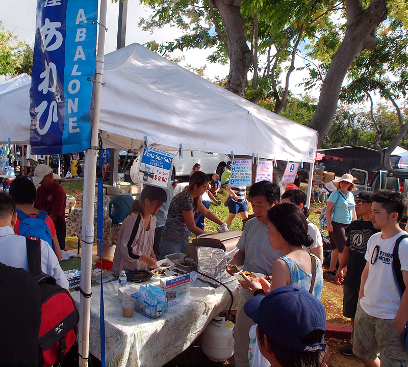 飛ぶように売れるコナ産焼きあわび(BBQ AVALONE)