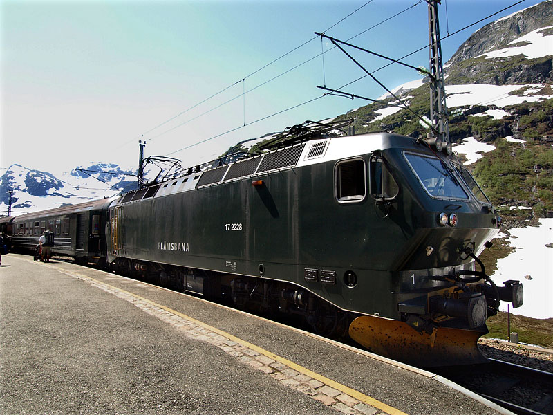 除雪車を兼ねた電気機関車