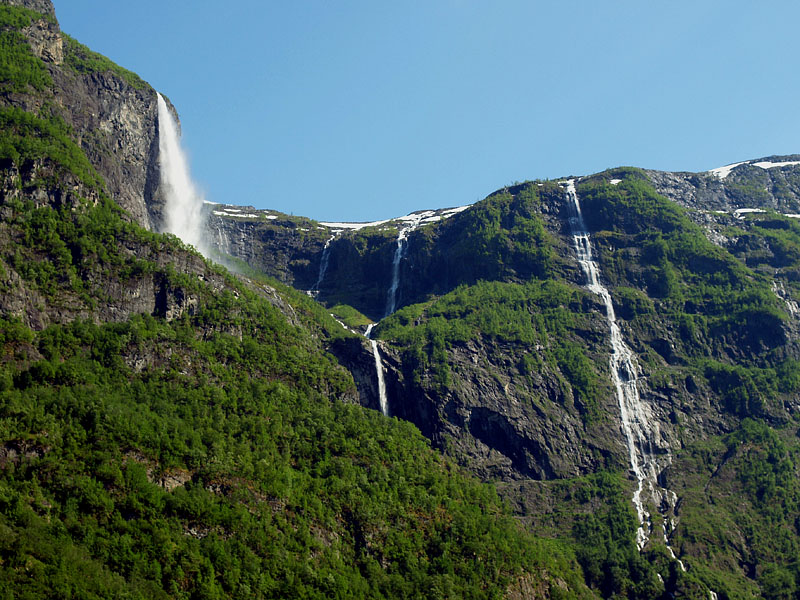 グドヴァンゲンの幾筋もの滝